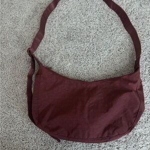 Baggu Medium Crescent in Mahogony